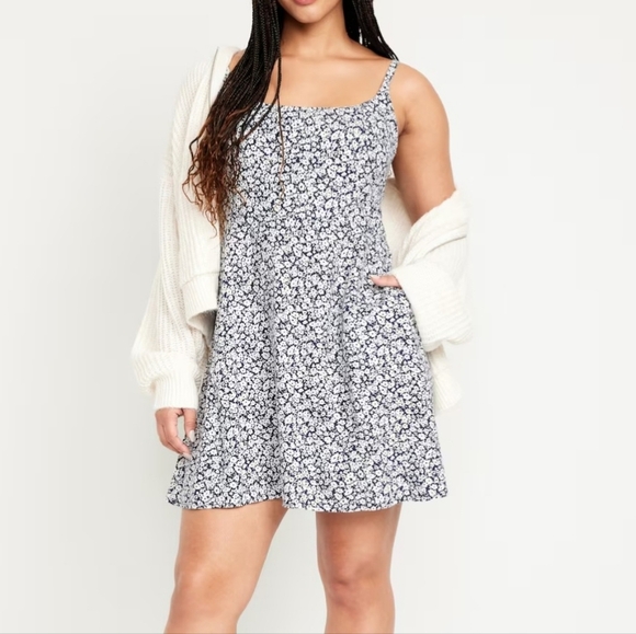 OLD NAVY WOMENS SIZE MEDIUN NAVY BLUE AND WHITE FLORAL MINI DRESS. ☆☆3 FOR $30☆☆ - Picture 1 of 6